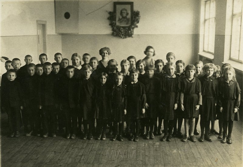 KKE 4073.jpg - I klasa Gimnazjum w Kownie. Od prawej: Jadwigi Lancewicz, Kowno, 1931 r.